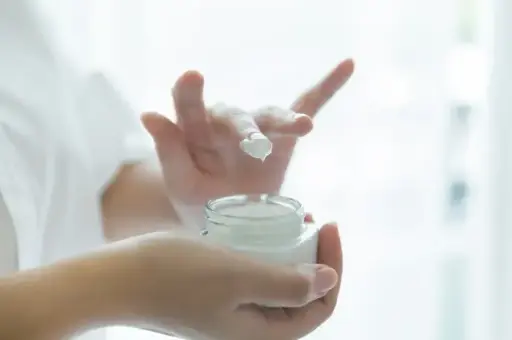 2. Crema de día y crema de noche
